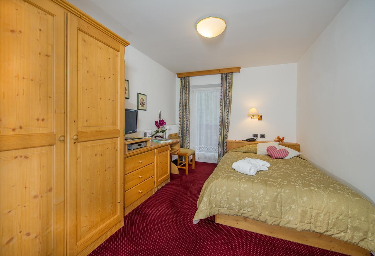 Hotel Bellavista Canazei Habitación foto